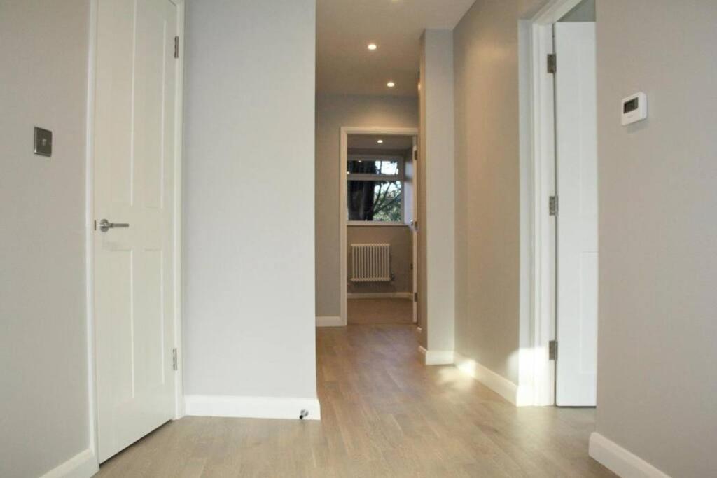شقة Marvellous New Build 2 Bed Flat - 1 Ophelia Court إبسوم المظهر الخارجي الصورة